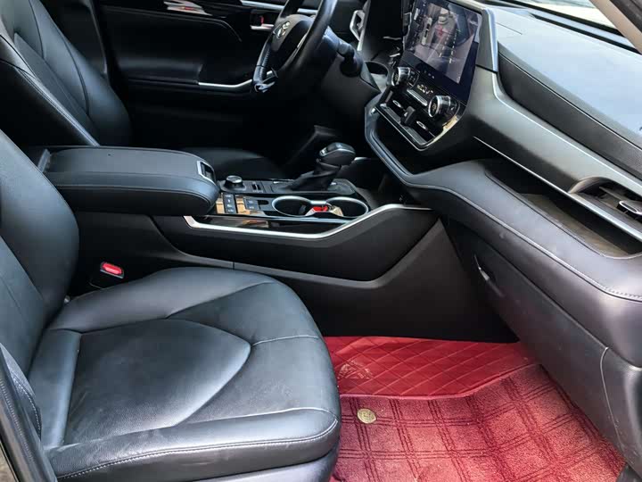 Фото 8 - Toyota Highlander