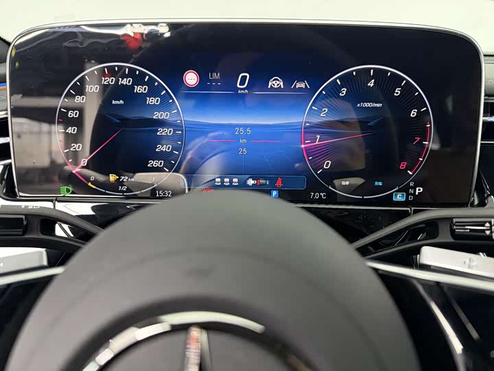 Фото 9 - Mercedes-Benz E-Class