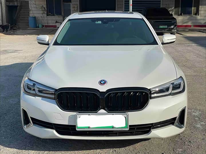 Photo 2 - BMW 5 Series Hybrid