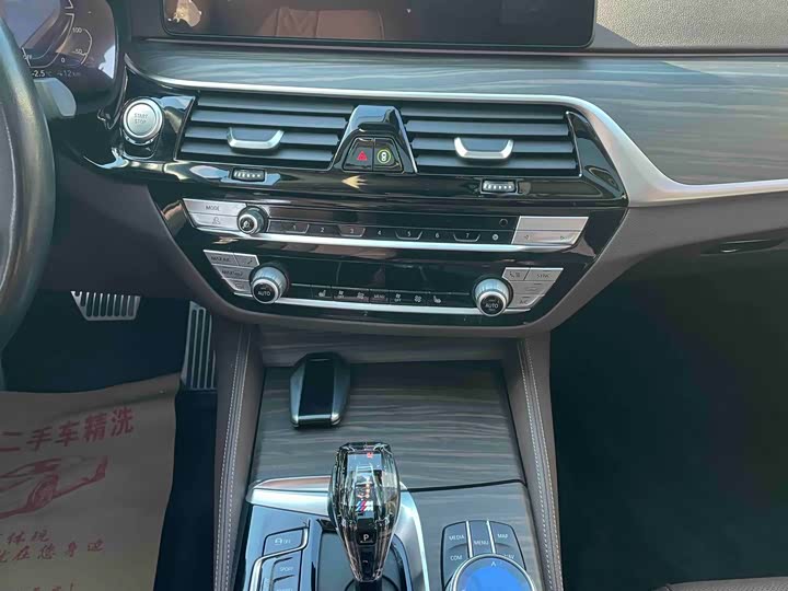 Photo 8 - BMW 5 Series Hybrid