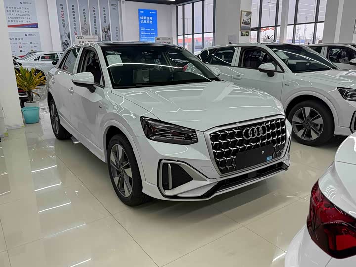 Фото 2 - Audi Q2L