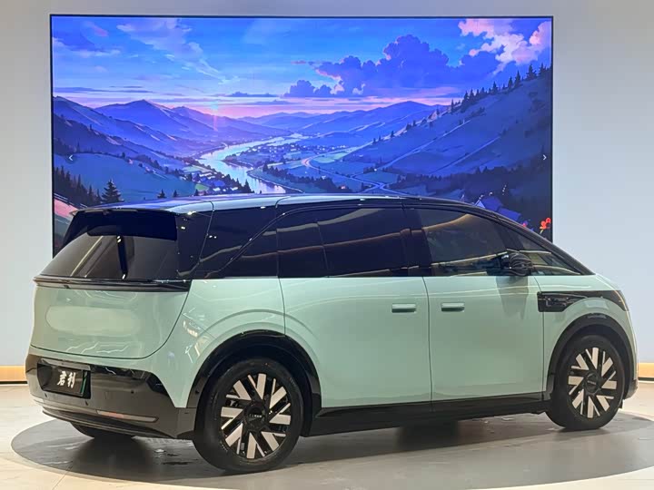 Фото 2 - Zeekr Mix