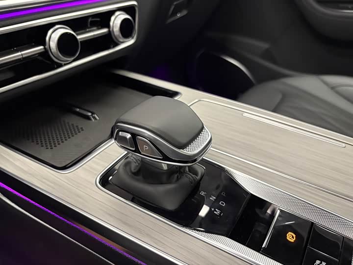 Фото 8 - Hongqi HS5