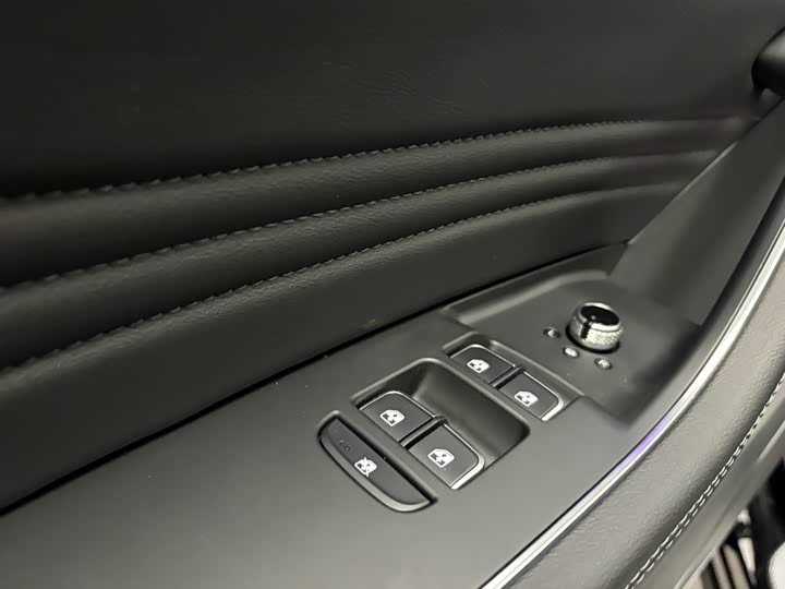 Фото 9 - Hongqi HS5