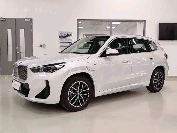 Фото 1 - BMW iX1