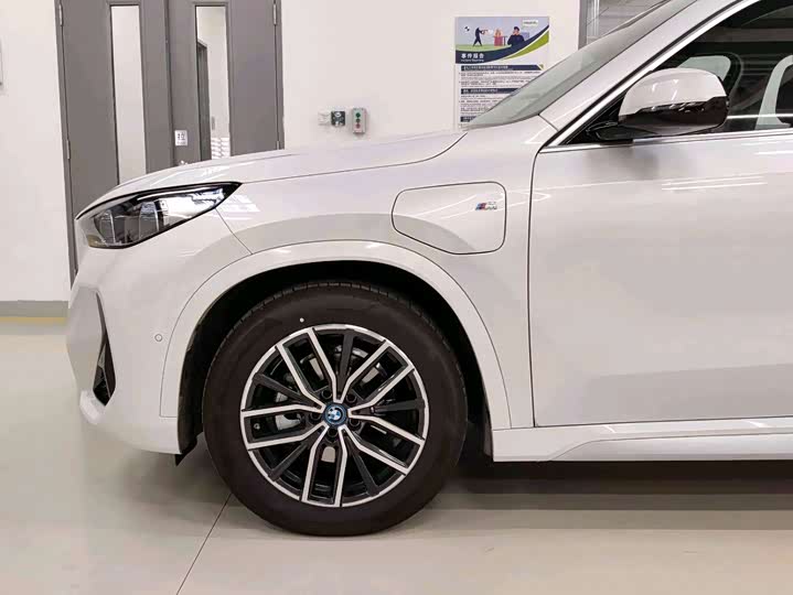 Фото 2 - BMW iX1