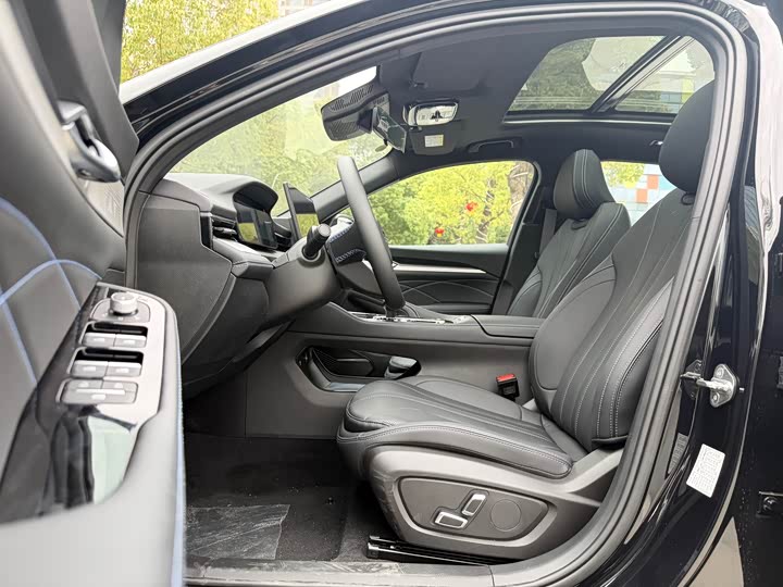 Фото 8 - Geely Preface