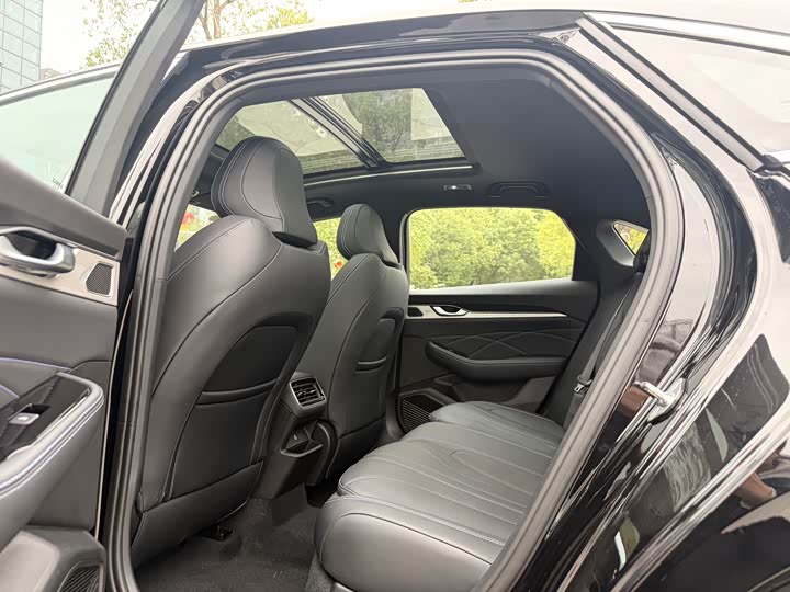 Фото 9 - Geely Preface