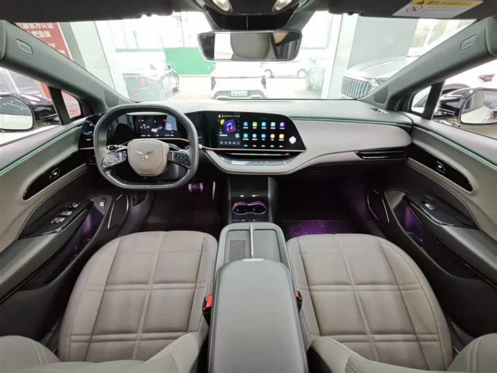 Photo 4 - Hongqi EH7