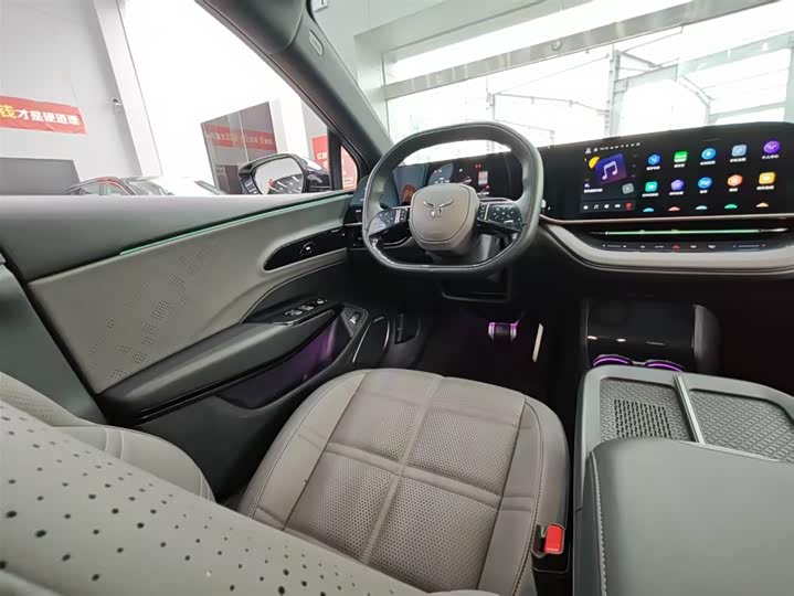 Photo 6 - Hongqi EH7