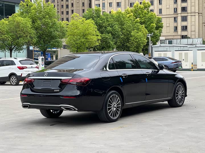 Photo 4 - Mercedes-Benz E-Class