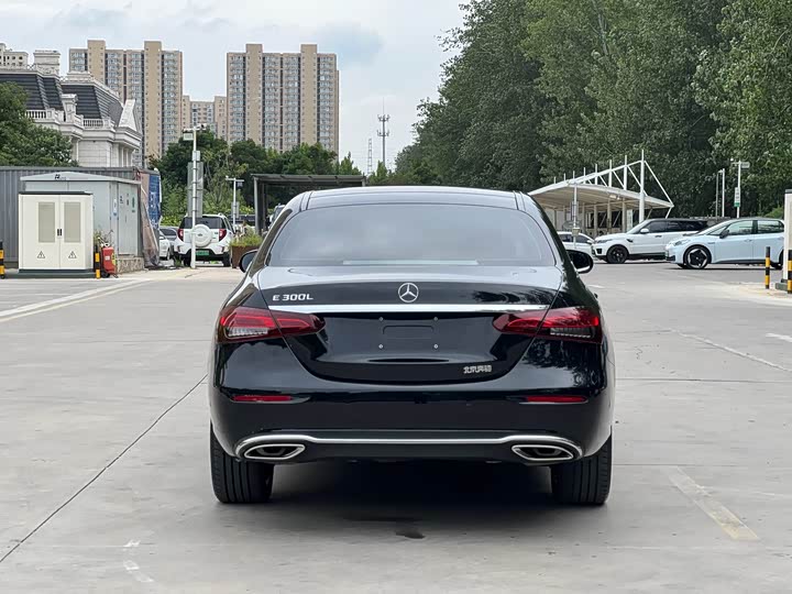 Photo 5 - Mercedes-Benz E-Class