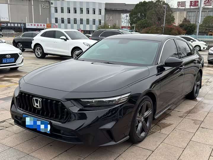 Фото 1 - Honda Inspire