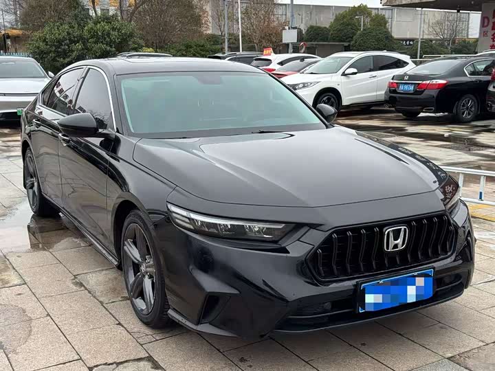 Фото 2 - Honda Inspire