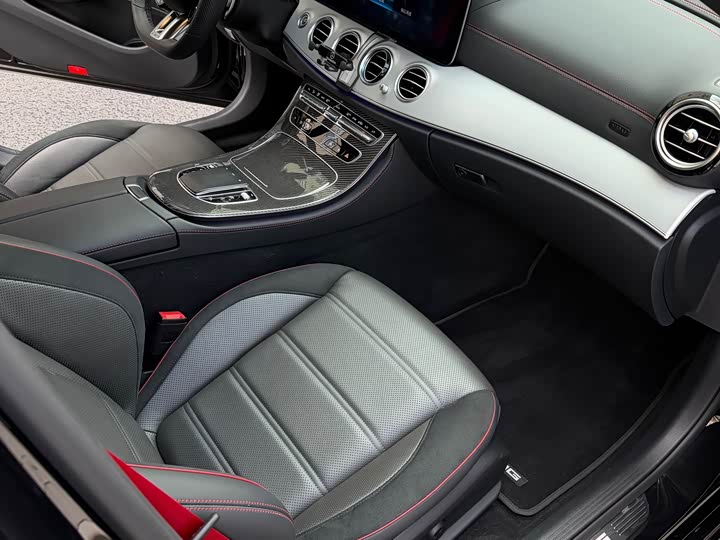 Фото 8 - Mercedes-Benz E-Class AMG