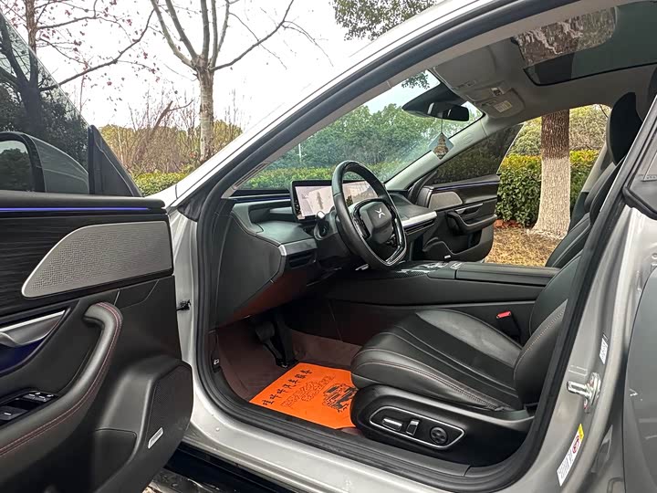 Фото 8 - XPeng P7