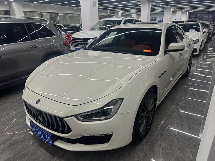 Photo 1 - Maserati Ghibli