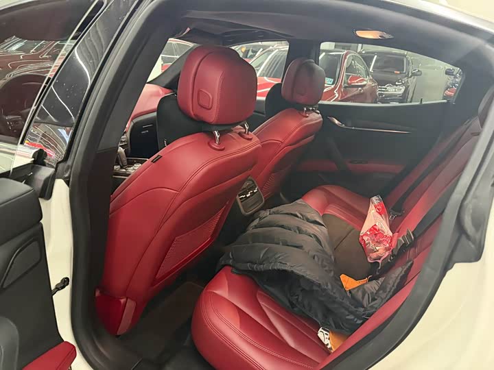 Photo 2 - Maserati Ghibli