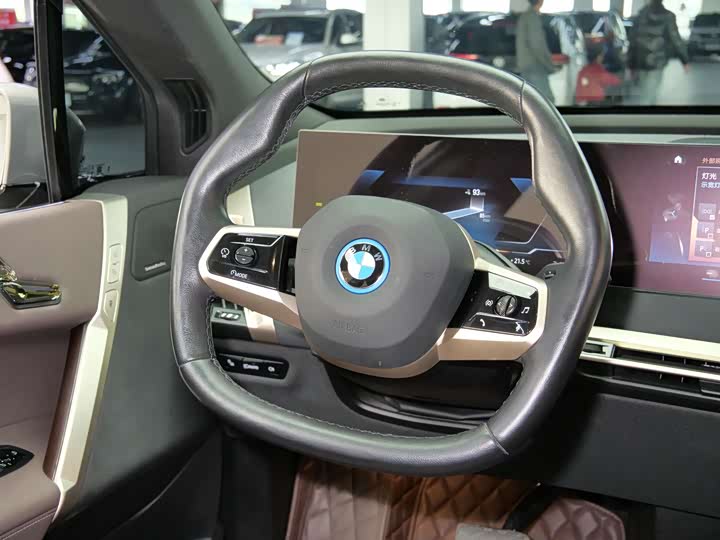 Фото 9 - BMW iX