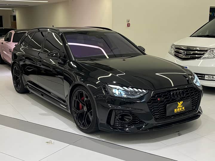 Фото 3 - Audi RS 4