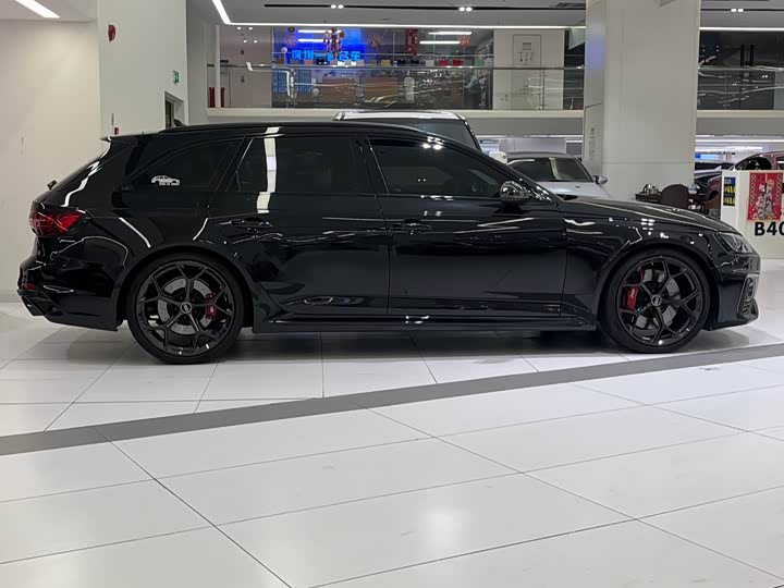 Фото 4 - Audi RS 4