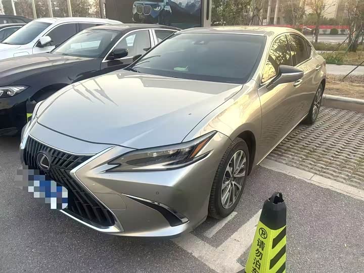 Фото 4 - Lexus ES