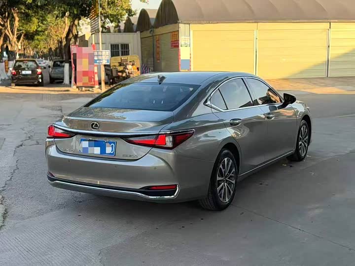 Фото 5 - Lexus ES