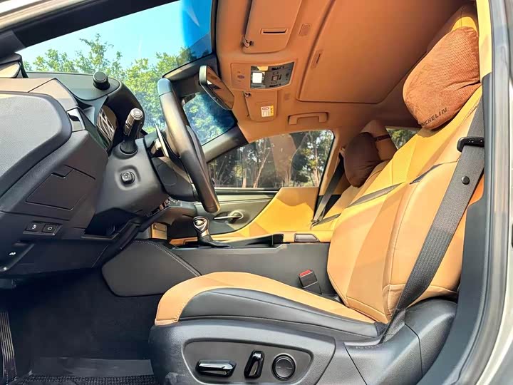 Фото 7 - Lexus ES