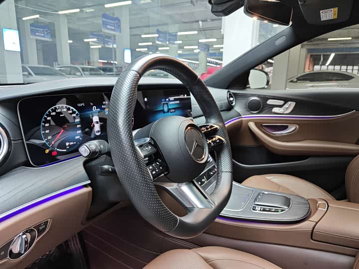 Photo 8 - Mercedes-Benz E-Class