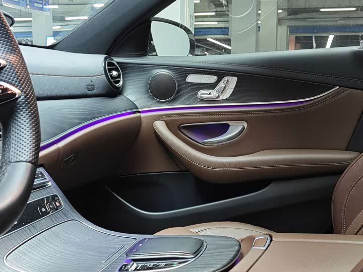 Photo 9 - Mercedes-Benz E-Class