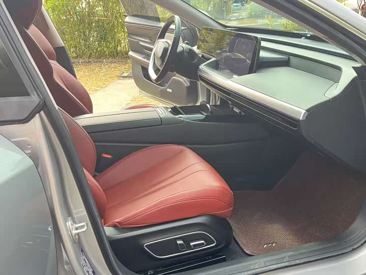 Фото 2 - XPeng P7