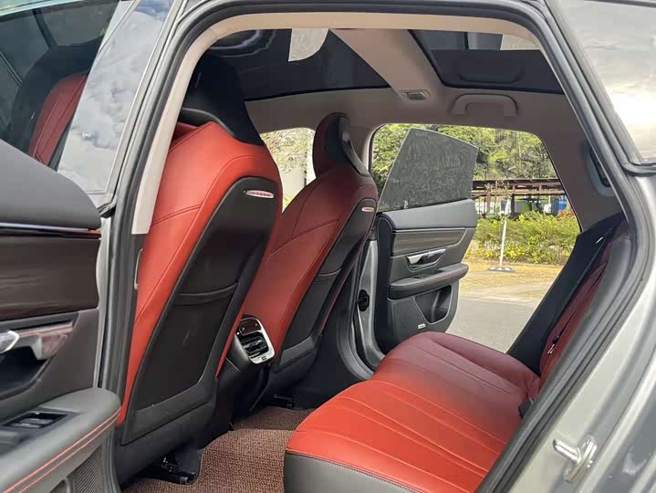 Фото 3 - XPeng P7