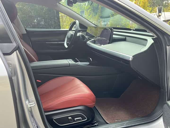 Фото 8 - XPeng P7