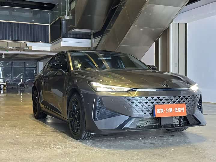 Photo 3 - Changan UNI-V