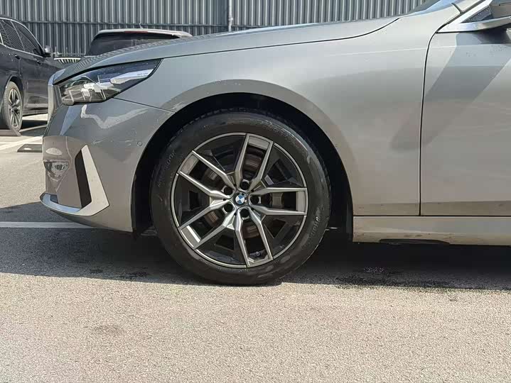 Фото 2 - BMW 5 Series