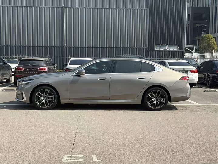 Фото 5 - BMW 5 Series