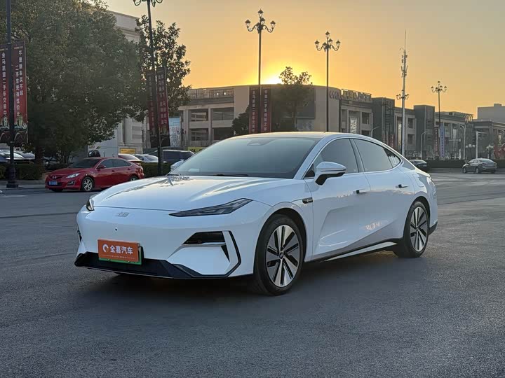 Photo 1 - Geely Galaxy E8