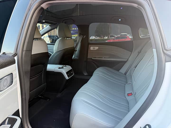 Photo 6 - Geely Galaxy E8