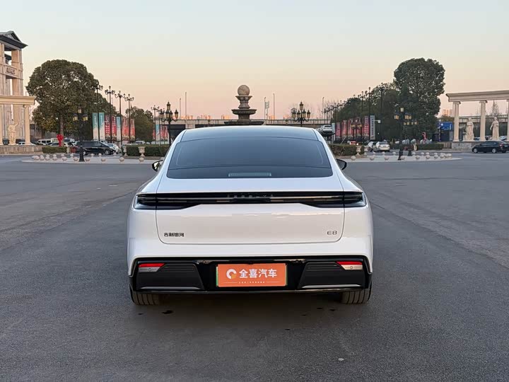 Photo 8 - Geely Galaxy E8