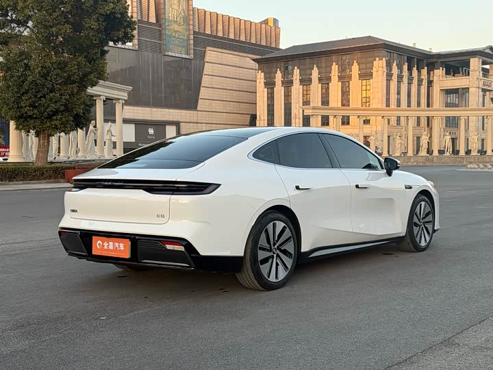 Photo 9 - Geely Galaxy E8