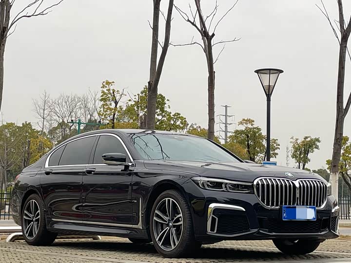 Фото 2 - BMW 7 Series