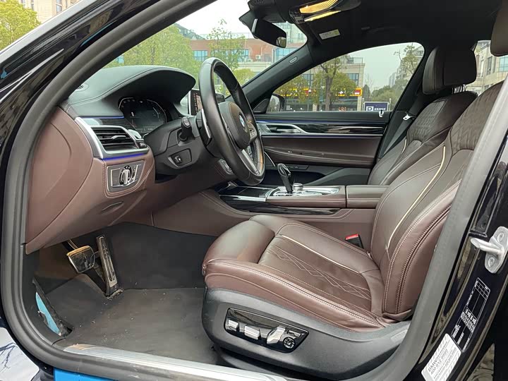 Фото 5 - BMW 7 Series