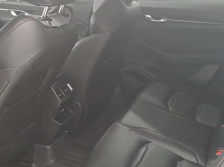 Фото 6 - Geely Preface