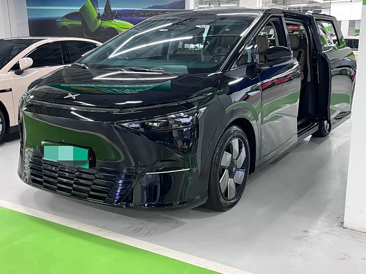 Фото 1 - XPeng X9