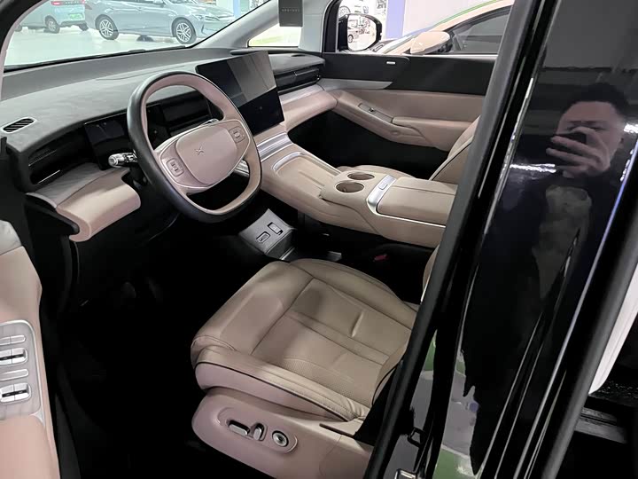 Фото 4 - XPeng X9