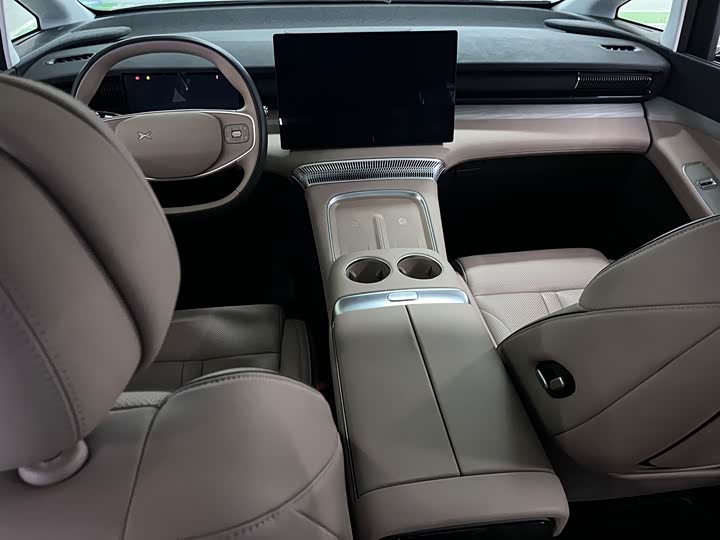 Фото 6 - XPeng X9