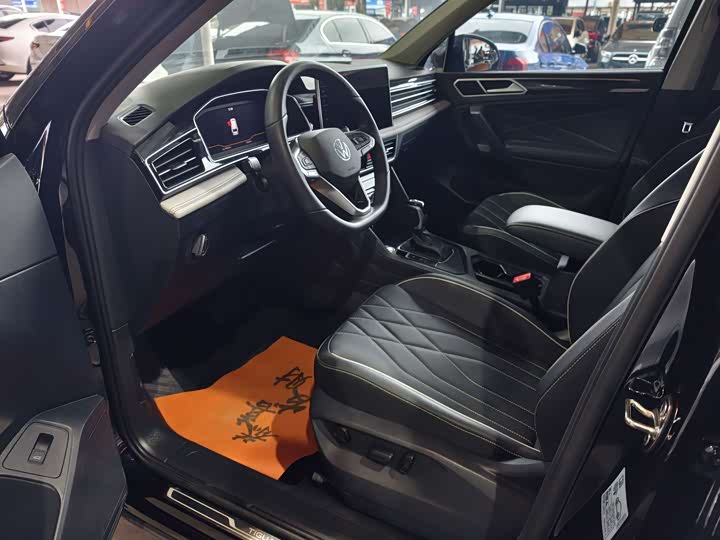 Фото 3 - Volkswagen Tiguan L Pro