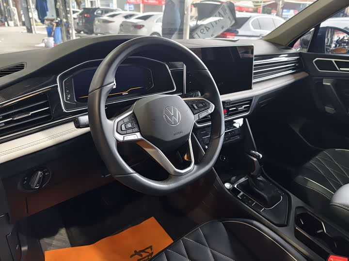 Фото 4 - Volkswagen Tiguan L Pro