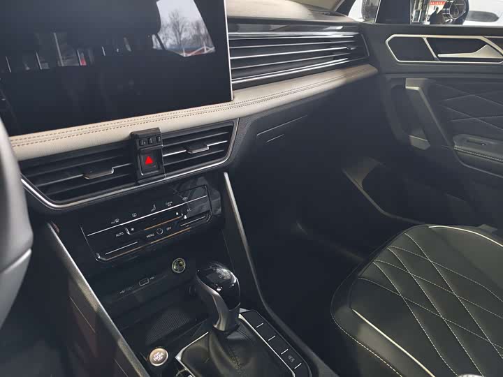 Фото 6 - Volkswagen Tiguan L Pro