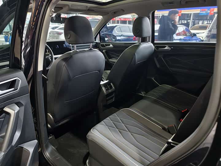 Фото 7 - Volkswagen Tiguan L Pro